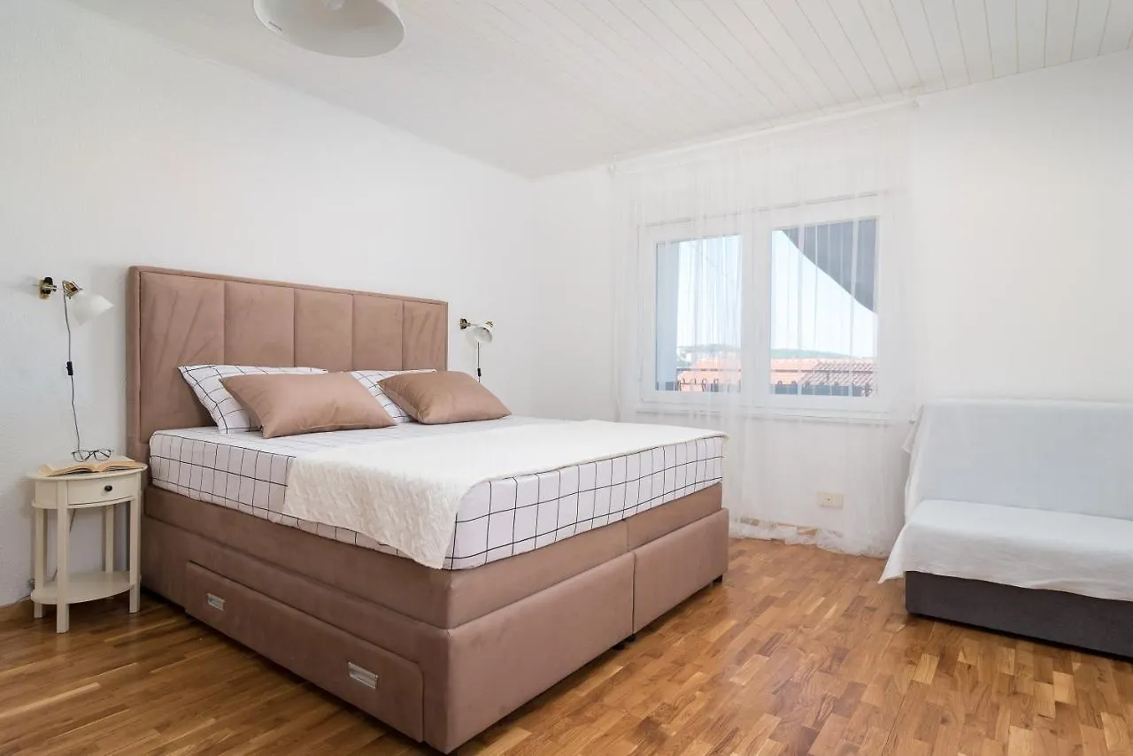 Apartman Regius White Trogir 0*,
